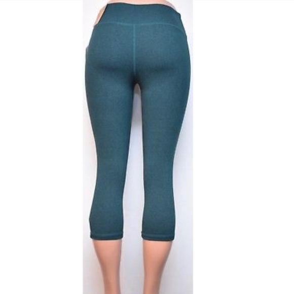 NWT🎁Reebok Active Capri Leggings - Picture 3 of 5